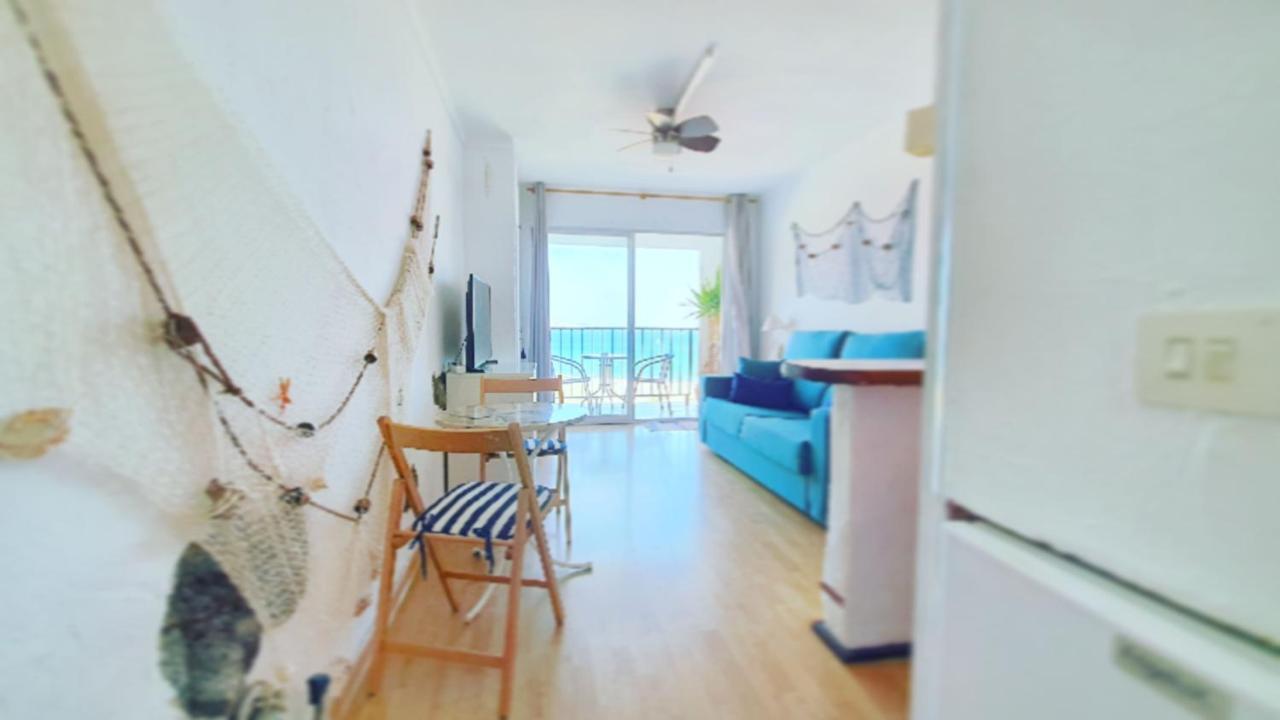 Cozy Beach-Front Studio With Amazing Sea View Емпуриабрава Екстериор снимка